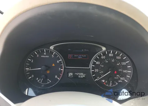 2015 Nissan Altima 2.5 z USA, uszkodzony, nr VIN 1N4AL3AP3FN329527